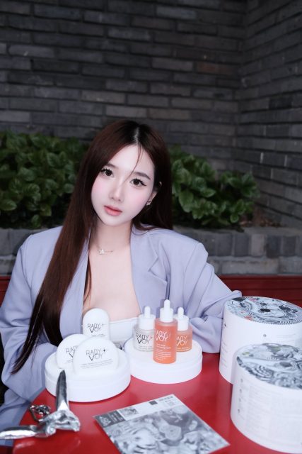 Ly Ly Trần - Bộ skin care nhà #RadyVoy ta nói mê chữ ê kéo dài lunnn ó…