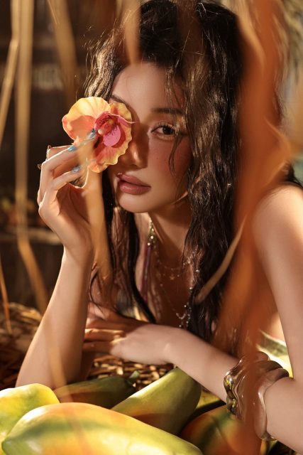 Vũ Phương Anh - Update skin mùa hè: “Jun Vũ tiệc bãi biển”