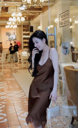 Trịnh Lâm Oanh - Thấy em vất vả không, đã phải vất vả kiếm tiền. Lại còn kiếm lun cả…