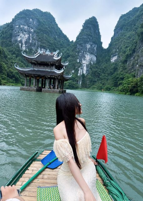 Nguyễn Linh Linh - Em đã đến Ninh Bình nơi anh kể Tràng An non nước hữu tình tựa như…