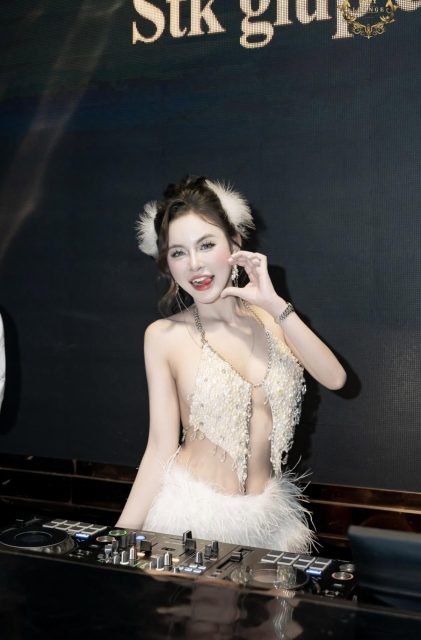 Nguyễn Linh Linh - Hoa khó trồng cần người chăm có lòngg Em khó chiều cần người thương…