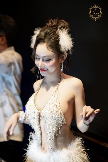 Nguyễn Linh Linh - Hoa khó trồng cần người chăm có lòngg Em khó chiều cần người thương…