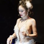 Nguyễn Linh Linh - Hoa khó trồng cần người chăm có lòngg Em khó chiều cần người thương…
