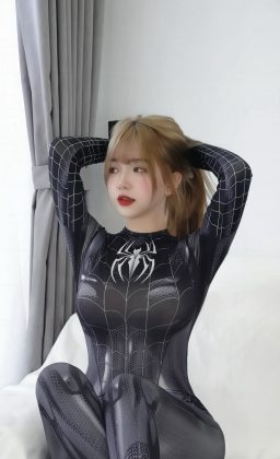 Thùy Trang - Nếu gặp Spider Girl ngoài đời thì bạn sẽ: C__________ Tik…
