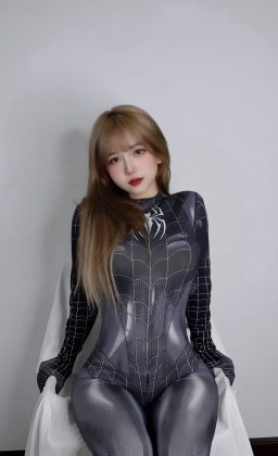 Thùy Trang - Nếu gặp Spider Girl ngoài đời thì bạn sẽ: C__________ Tik…
