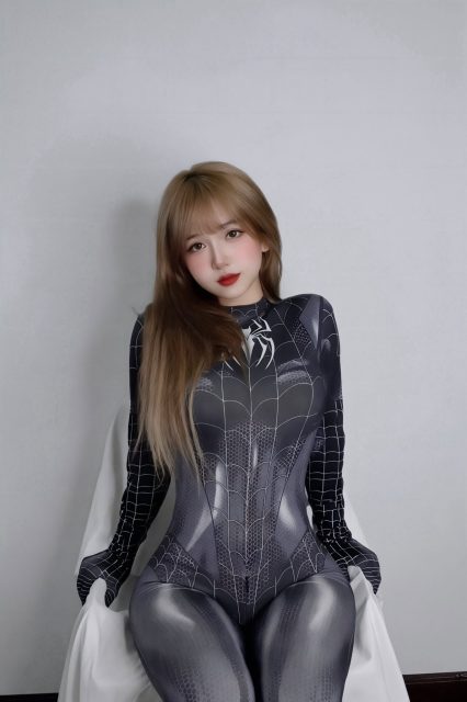 Thùy Trang - Nếu gặp Spider Girl ngoài đời thì bạn sẽ: C__________ Tik…