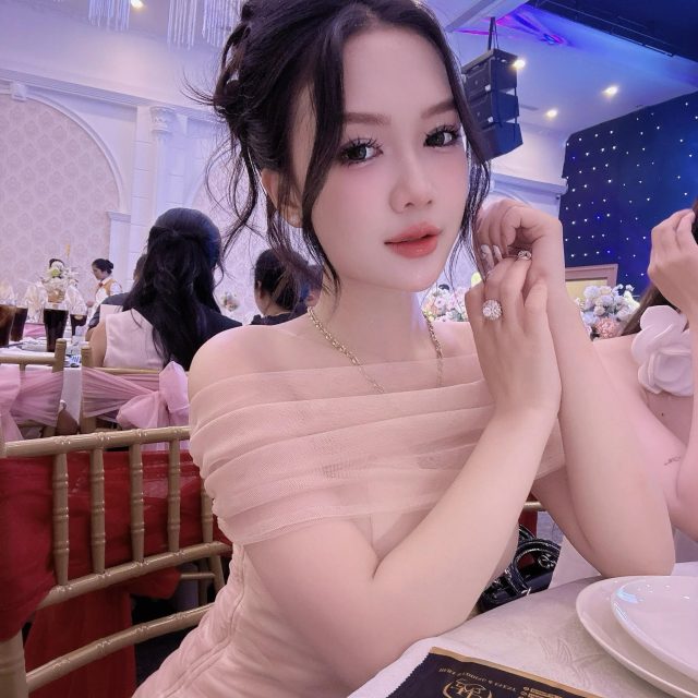 Lê Ngọc Thuỳ Trang - Có những người thật xinh xắn