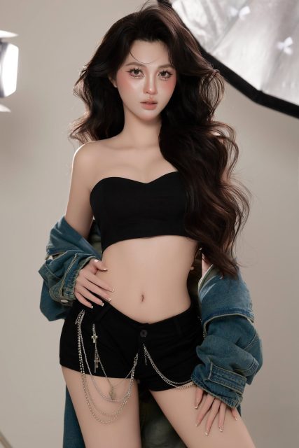 Trần Bích Triều Tiên - Hoa này khó trồng, cần người chăm có lòng Photo : Lê Đức Makeup…