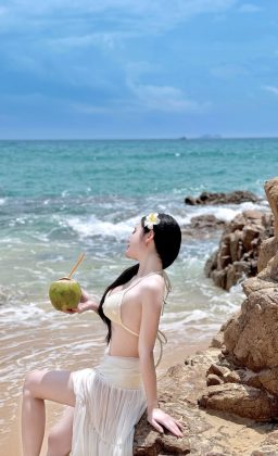 Phạm Thùy Trang - Đi trốn xô bồ