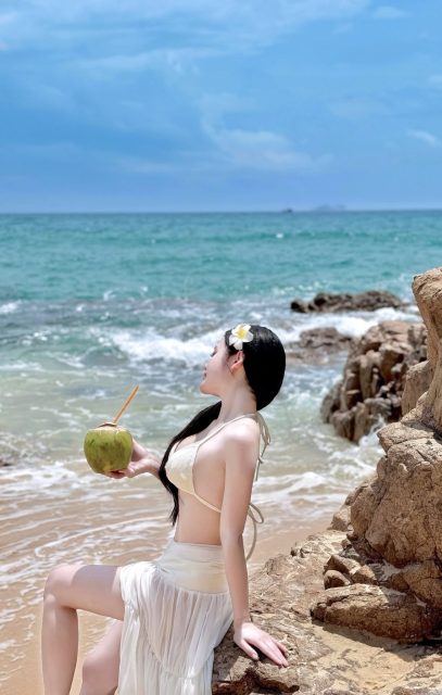 Phạm Thùy Trang - Đi trốn xô bồ