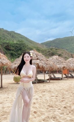 Phạm Thùy Trang - Đi trốn xô bồ