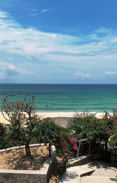 Phạm Thùy Trang - Đi trốn xô bồ
