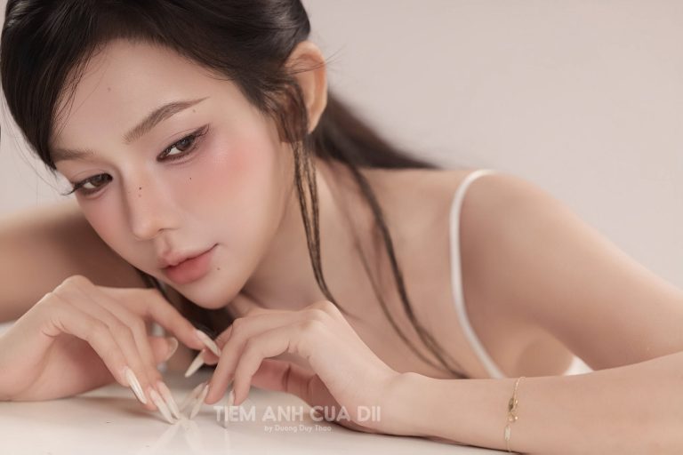 Phạm Quỳnh Trang - khi một cô gái rơi vào tình yêu với chính bản thân mình, cả thế giới…