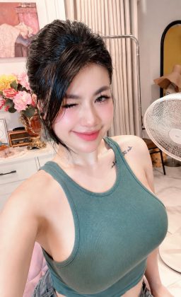 Bích Hoa Nguyễn - Đang giảm cân rồi, được chưa .. #sầuriêng #yummy