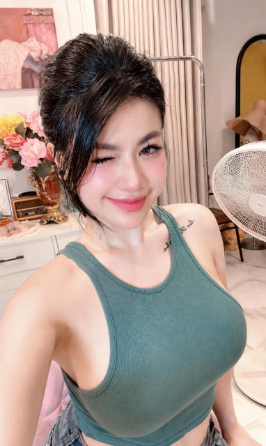 Bích Hoa Nguyễn - Đang giảm cân rồi, được chưa .. #sầuriêng #yummy
