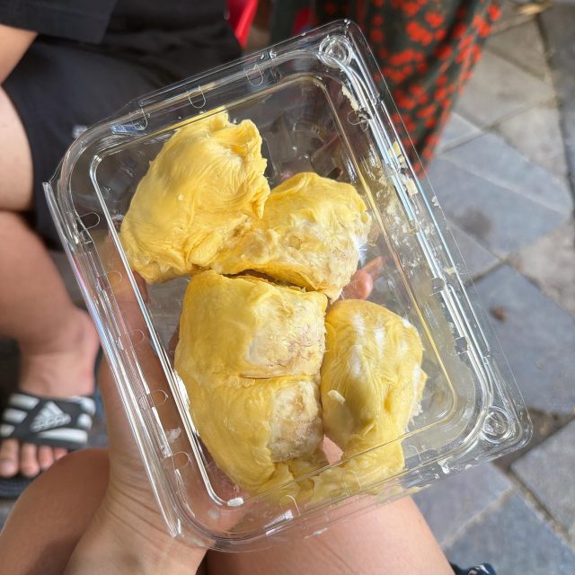 Bích Hoa Nguyễn - Đang giảm cân rồi, được chưa .. #sầuriêng #yummy