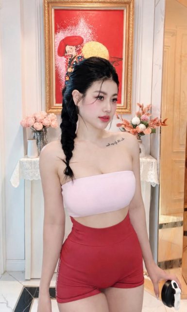 Bích Hoa Nguyễn - Được cái đồ tập lúc nào cũng phải màu sắc mới chịu cơ ..