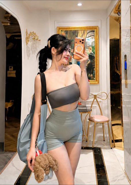 Bích Hoa Nguyễn - Nhiệt độ hôm nay bao nhiêu không biết , chỉ biết em đang rất nóng ...