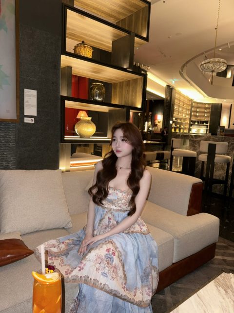 Ly Ly Trần - Con người cần ít nhất 1 lí do ,1 ước mơ để kiên cường Nếu trong tim…