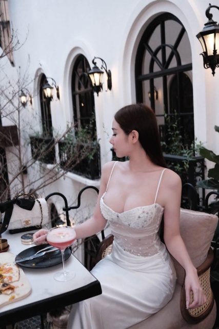 Ly Ly Trần - Gặp được người đối xử tốt với bạn thì khá dễ dàng Nhưng để gặp được…