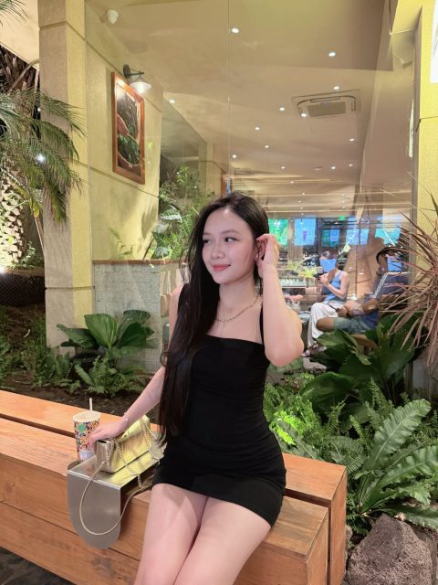 Lê Ngọc Thuỳ Trang - Nhìn chậm thoiiii
