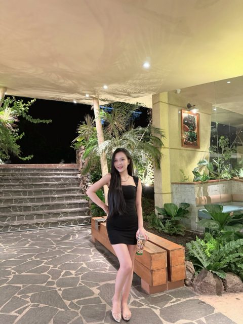 Lê Ngọc Thuỳ Trang - Nhìn chậm thoiiii