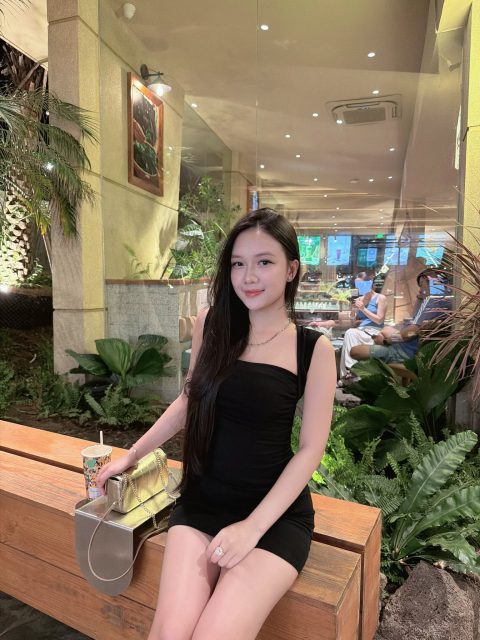 Lê Ngọc Thuỳ Trang - Nhìn chậm thoiiii