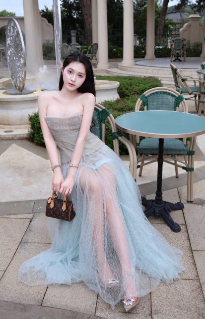 Trần Bích Triều Tiên - Lớn lên bạn mới hiểu ….. Xem thêm