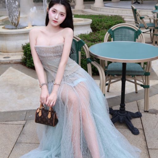 Trần Bích Triều Tiên - Lớn lên bạn mới hiểu ….. Xem thêm