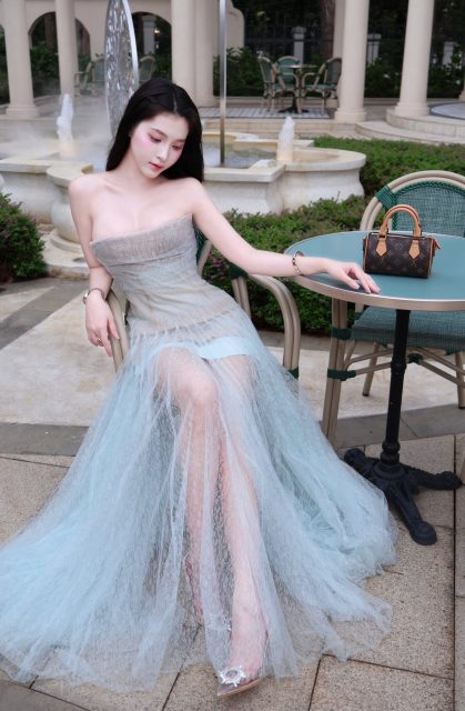 Trần Bích Triều Tiên - Lớn lên bạn mới hiểu ….. Xem thêm