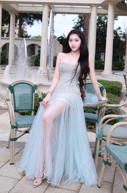 Trần Bích Triều Tiên - Lớn lên bạn mới hiểu ….. Xem thêm