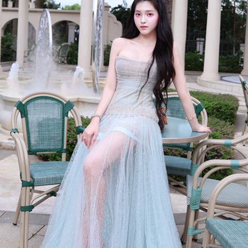 Trần Bích Triều Tiên - Lớn lên bạn mới hiểu ….. Xem thêm