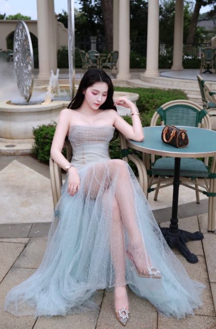 Trần Bích Triều Tiên - Lớn lên bạn mới hiểu ….. Xem thêm