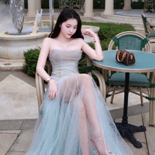 Trần Bích Triều Tiên - Lớn lên bạn mới hiểu ….. Xem thêm