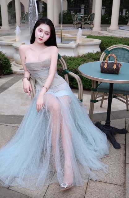 Trần Bích Triều Tiên - Lớn lên bạn mới hiểu ….. Xem thêm