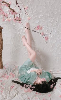 Phạm Thùy Trang - “Gió đến nghe gió, mưa đến ngắm mưa. Thuận theo ý trời..nhân sinh…