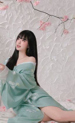 Phạm Thùy Trang - “Gió đến nghe gió, mưa đến ngắm mưa. Thuận theo ý trời..nhân sinh…