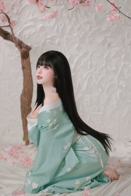 Phạm Thùy Trang - “Gió đến nghe gió, mưa đến ngắm mưa. Thuận theo ý trời..nhân sinh…