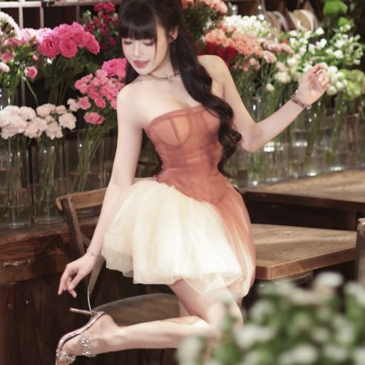 Phạm Thùy Trang - Khoảnh khắc xinh đẹp nhất chỉ xuất hiện khi em là chính mình.