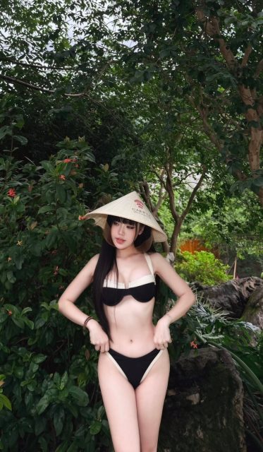 Phạm Thùy Trang - Trà sữa phải có trân châu Muốn xinh thì phảu diễn sâu chụp hình