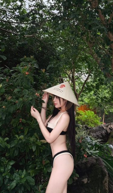 Phạm Thùy Trang - Trà sữa phải có trân châu Muốn xinh thì phảu diễn sâu chụp hình