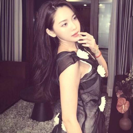 Võ Châu Ngọc - để đây cho đthoai đỡ dung lượng #MustHave #musthaveofficial