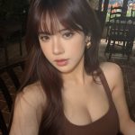 UNa To Uyen - Chiếc đùi bị nói là cột đình và chỉ đk m56 :))