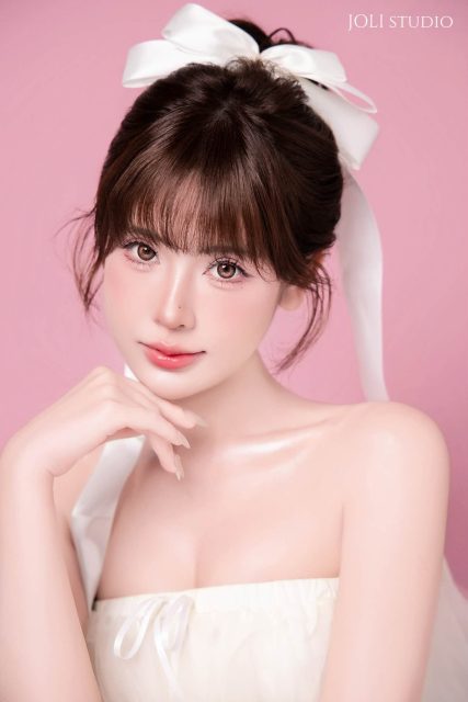 UNa To Uyen - Ghệ tone hồng