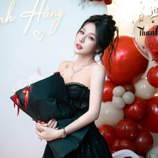 Nguyễn Thanh Hằng - Sinh nhật của xinh nhất Cảm ơn anh zai Tú Xeko nhá chụp xịn quáaa