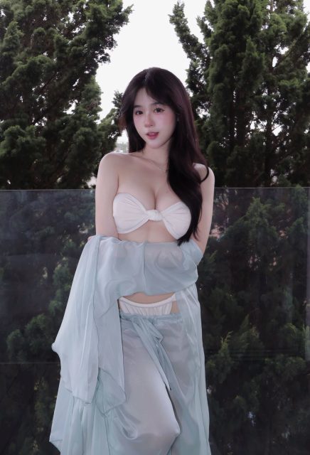 Nguyễn Phạm Tú Uyên - Đà Lạt nóng nhỉ