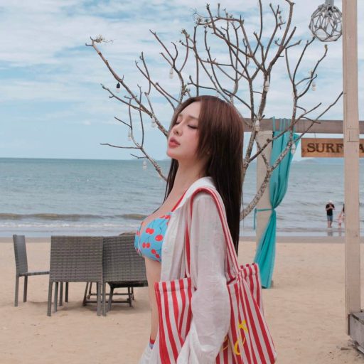 Thủy Tiên - Bụng dạ hơi yếu . Nên dễ đau lòng