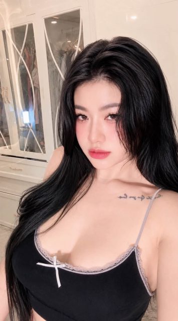 Bích Hoa Nguyễn - Cái nét ấy ấy thế này ai chịu nổi ..