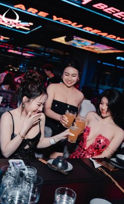 Bích Hoa Nguyễn - Đi chơi là chính , chụp ảnh là nhiệm vụ .. #viral