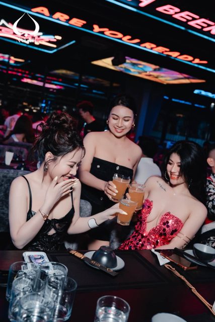 Bích Hoa Nguyễn - Đi chơi là chính , chụp ảnh là nhiệm vụ .. #viral